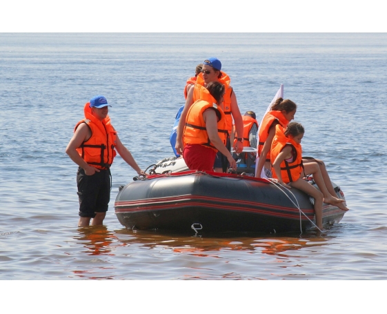 Надувная лодка Мнев Komandor KMD-430 PRO (черный)