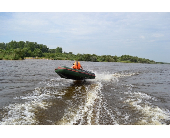 Надувная лодка Мнев Botsman BSN-280E (олив./серый)