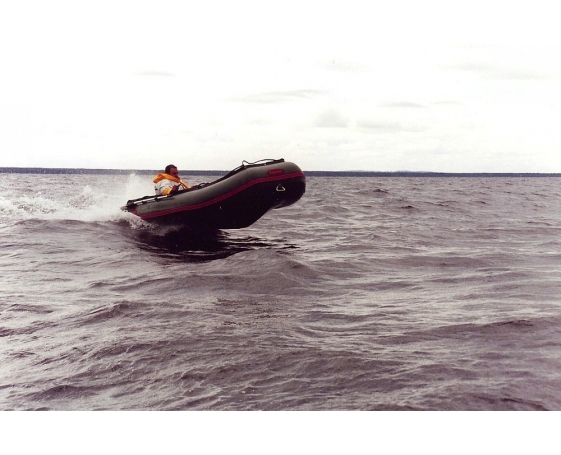 Надувная лодка Мнев Combat CMB-380Е (олив./серый)