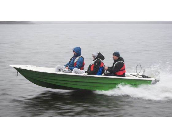 Корпусная лодка Виза-Яхт ВИЗА Легант-427 с консолью (стандарт/нерж/с рундуками) Белый цвет