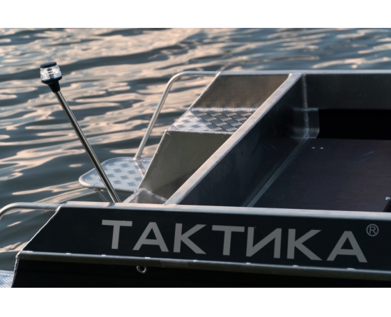 Корпусная лодка Тактика 430 DCM