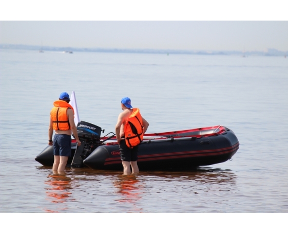 Надувная лодка Мнев Komandor KMD-430 PRO (черный)