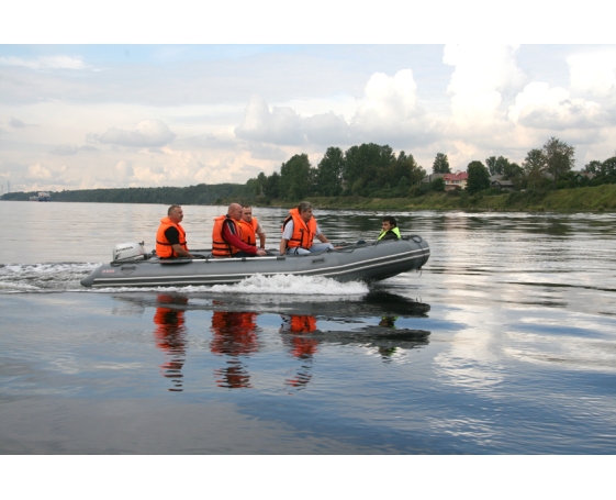 Надувная лодка Мнев Фаворит F-500 (12мм. пайолы)